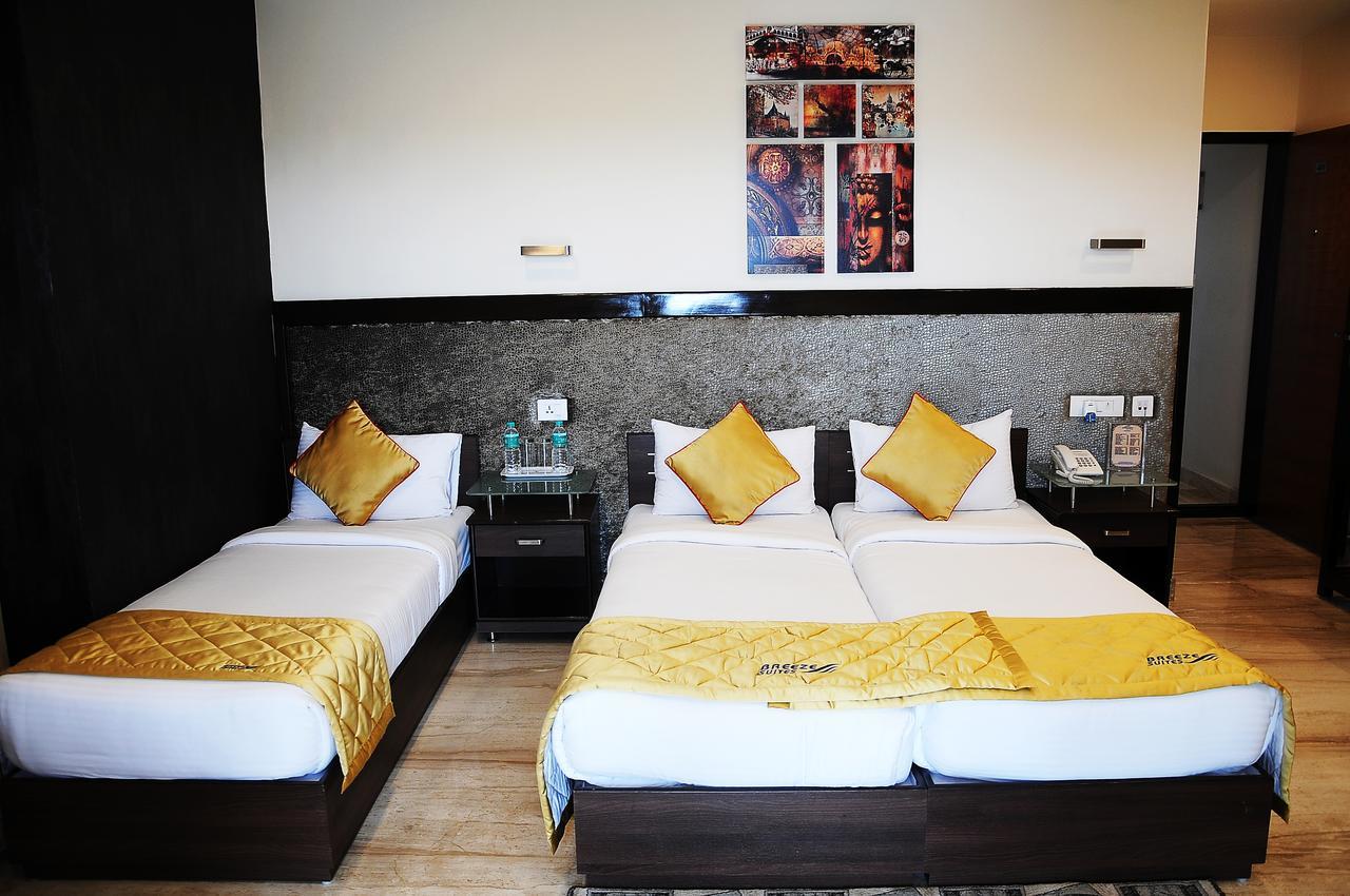 D Breeze Suites Devanahalli Bagian luar foto